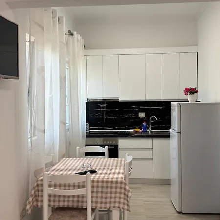 Amel'S Apartments Comfortable Family Stay Near Orikum Beach Exterior photo
